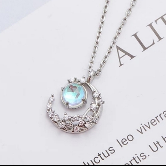 Jewelry - 🥳🥳HP🥳🥳S925 Crescent Moon 🌙 Necklace